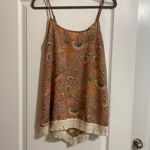 Pattern fringe swing tank